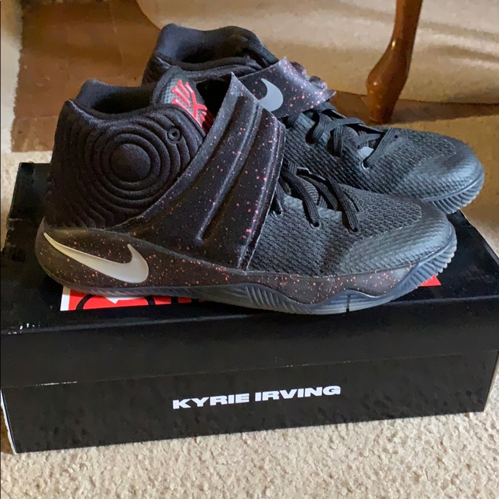 Kyrie 2 sneakers